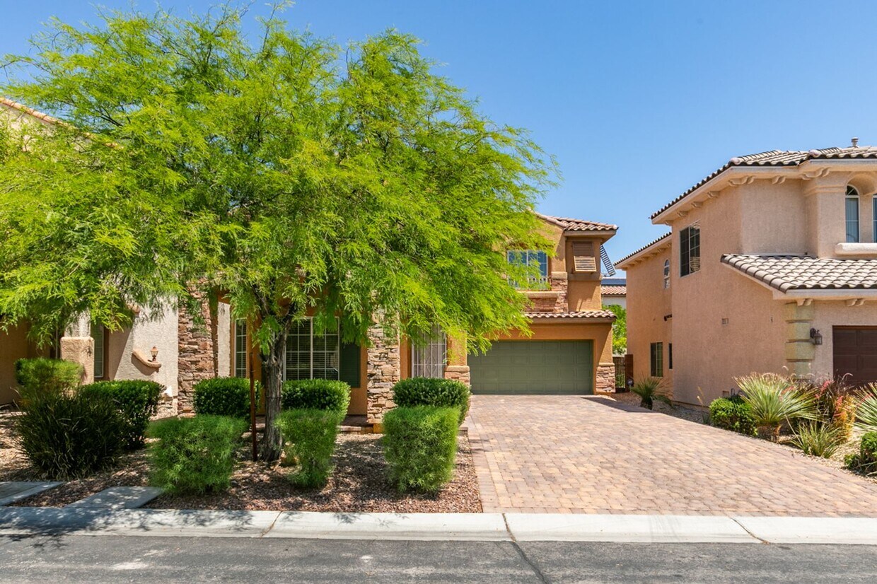Foto principal - Spacious & Beautiful 3-Bedroom Home in Gat...