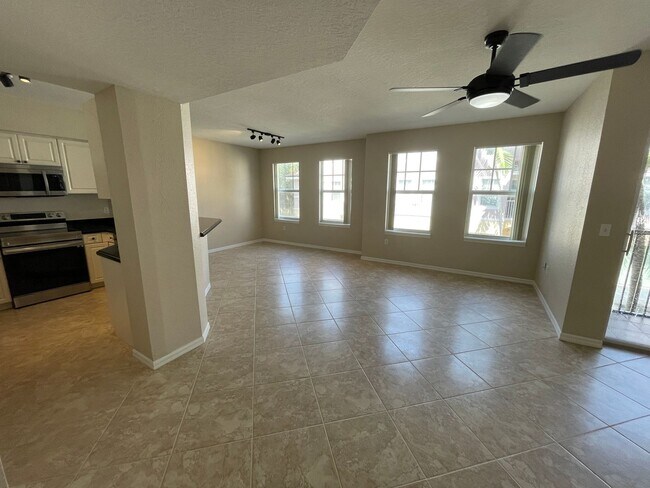 Building Photo - Updated and Large 3 Bedroom / 2.5 Bath wit...
