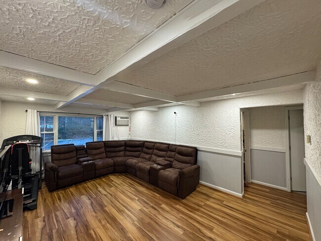 Foto del edificio - 53 Swanson Ct