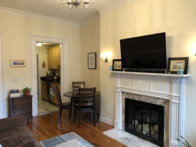 Building Photo - 181 Beacon St