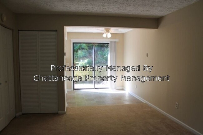 Building Photo - Mid-town 2 BR 1 Bath on Bus Line
