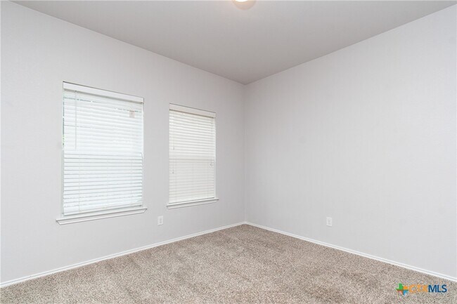 Building Photo - 6003 Shamrock Dr