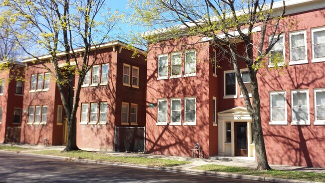 Building Photo - 99 Milton St N