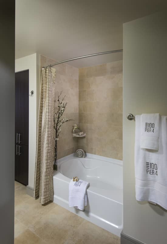 Foto del edificio - 100 Pier Four Blvd