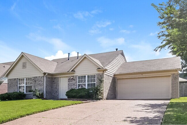 Foto del edificio - 70 Oakland Woods Cove