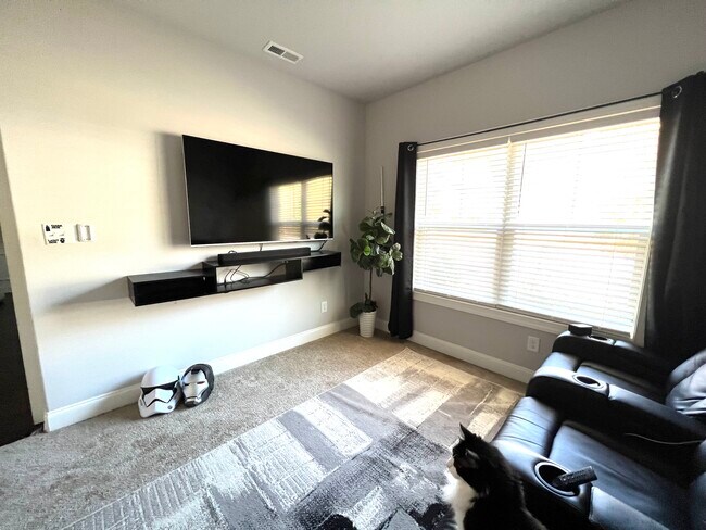 Building Photo - 345 S Ridge