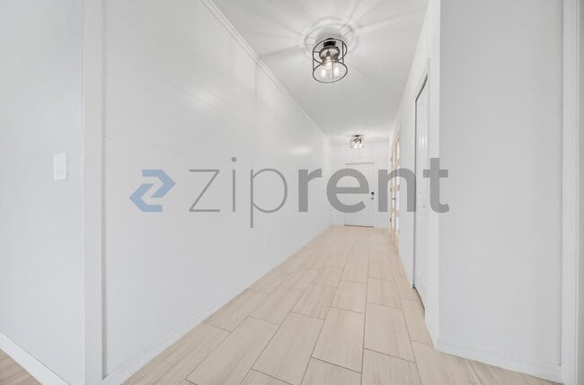 Building Photo - Unit