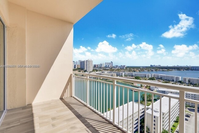 Foto del edificio - 18031 Biscayne Blvd