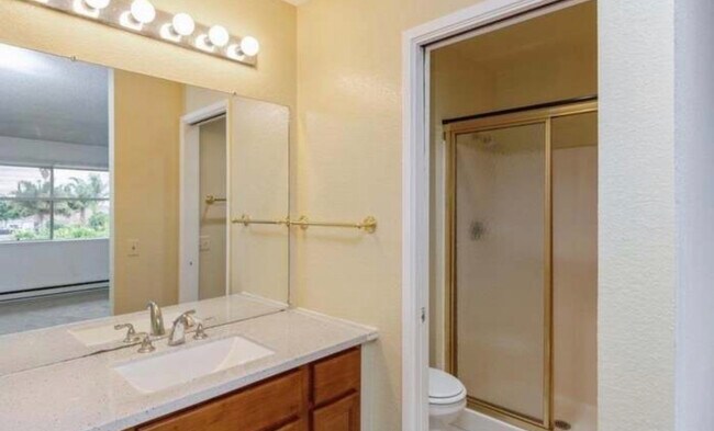 Master bathroom - 981 Cheryl Ann Cir