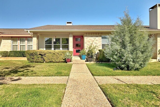 Building Photo - 11133 Pinehurst Dr