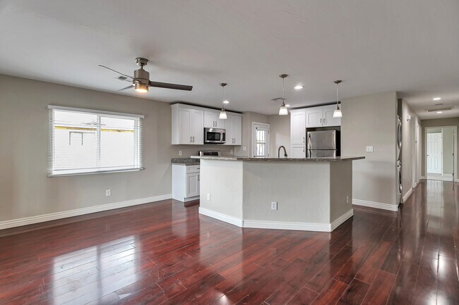 Foto del edificio - 5208 S 11th Ave