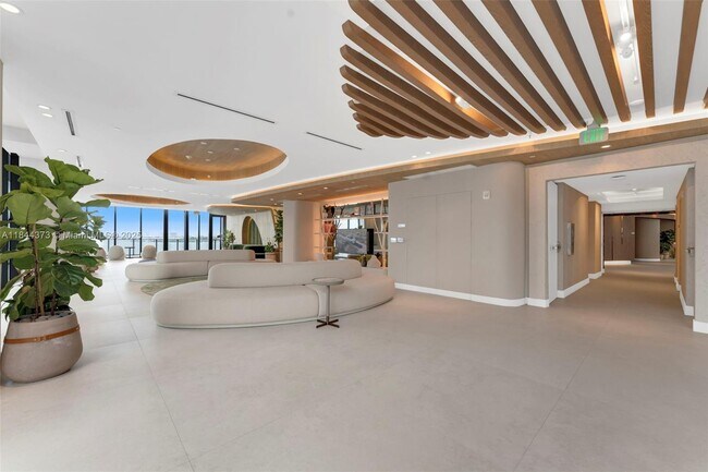 Foto del edificio - 725 NE 24th St
