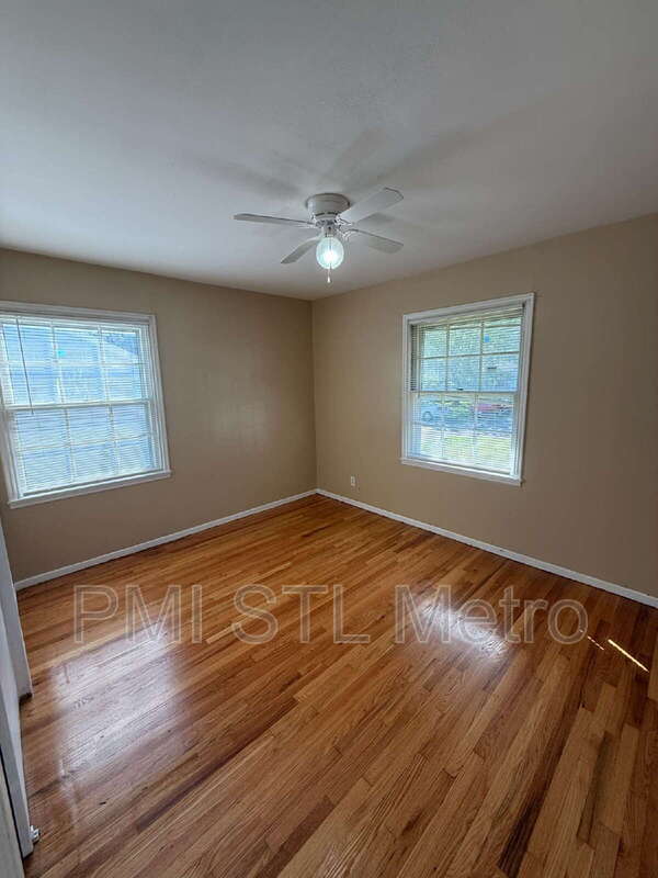 Foto del edificio - 329 Caithness Rd