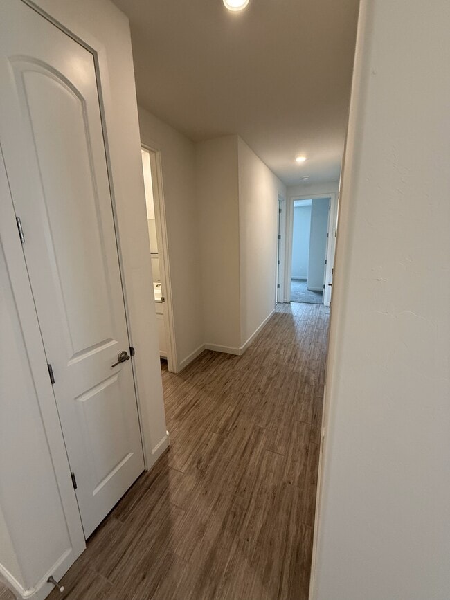 Foto del edificio - 874 W Calle Bombona