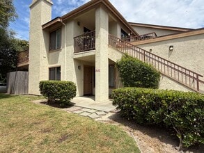 Building Photo - 24 Village Cir Dr