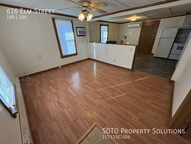 Building Photo - 616 Elm St