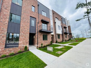 Building Photo - 496 W Trinity Ln