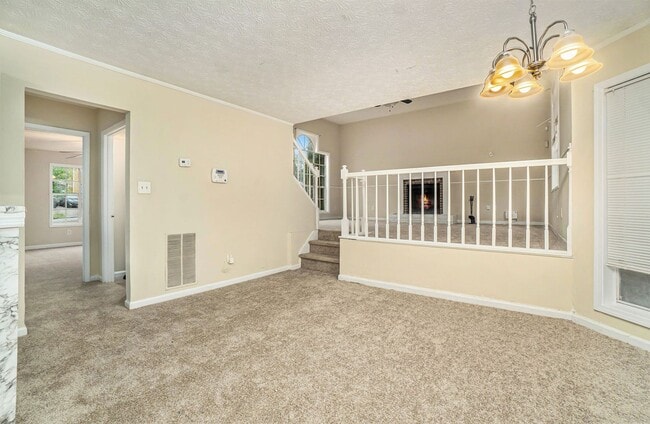 Building Photo - 3 Bedroom 2 Bath in Stone Mountain