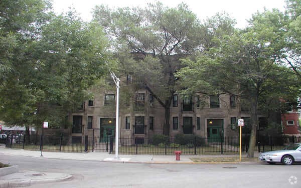 Foto del edificio - 4749-4755 N Magnolia Ave