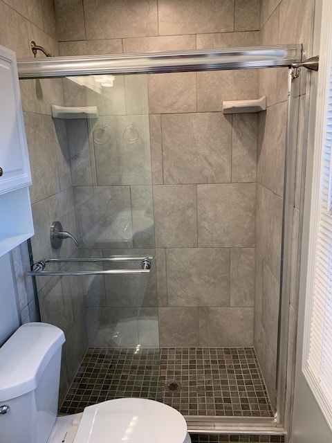 Baño principal - 222 Davis Ln