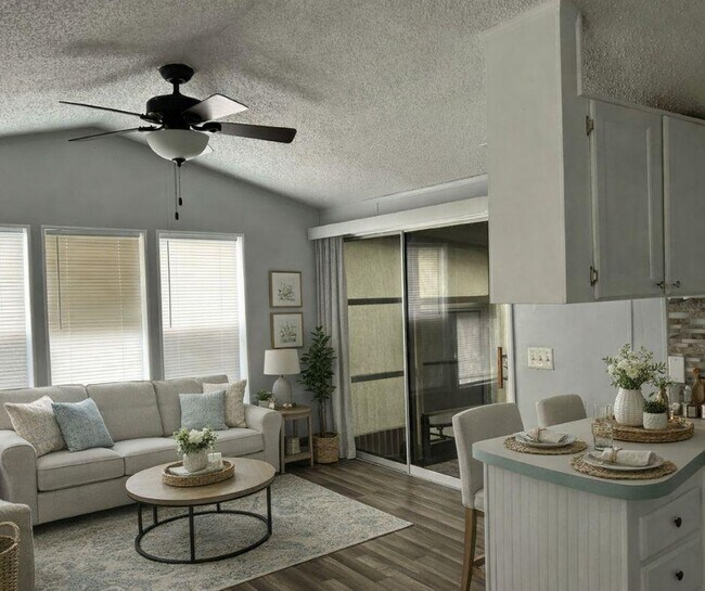 Foto del edificio - 21320 Lake Bambi Cir