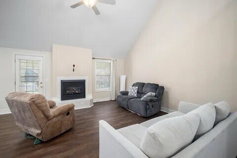 Foto del edificio - 1143 S Elmwood Ave