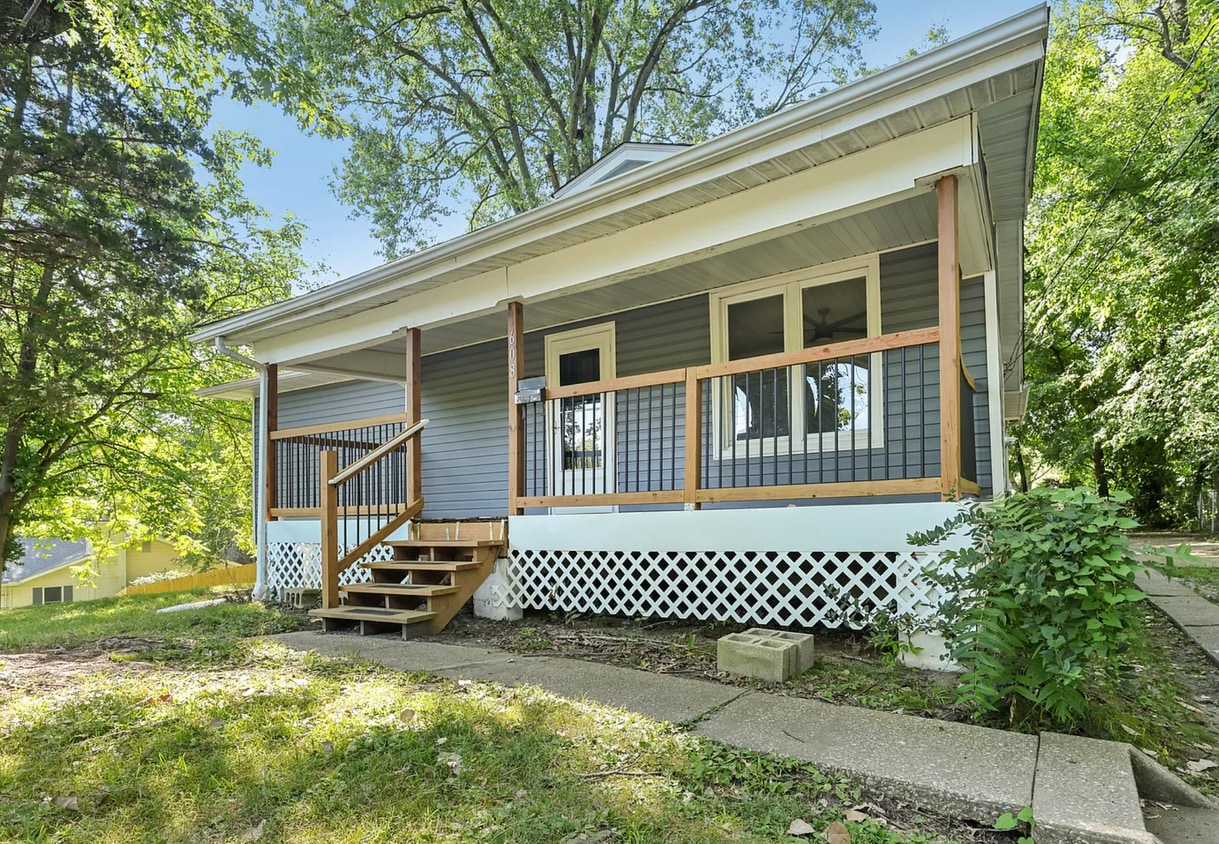 Primary Photo - 608 Hill Ln