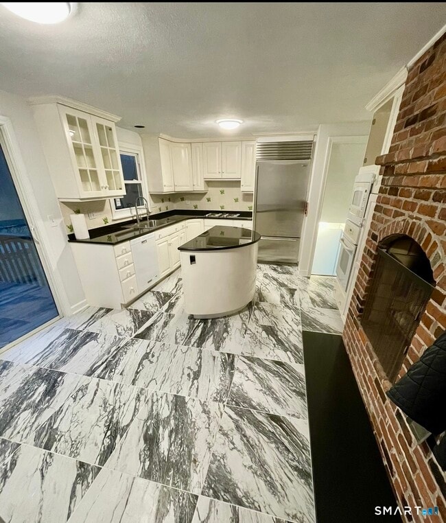 Foto del edificio - 661 Chestnut Hill Rd