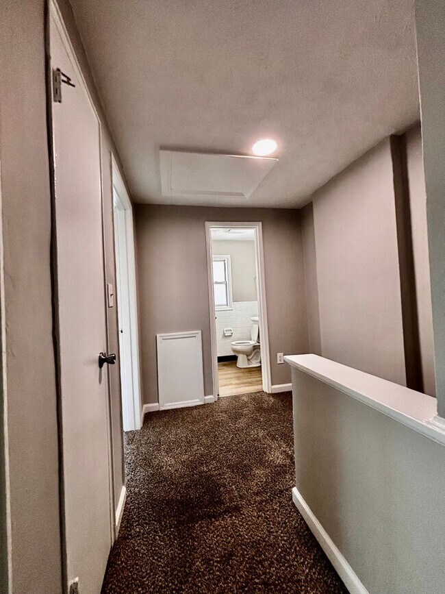 Foto del edificio - Spacious 3 bedroom 1.5 bath townhome with ...