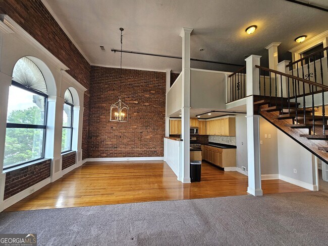 Foto del edificio - 102 N Hill St