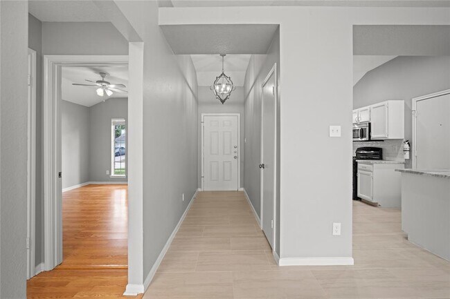 Building Photo - 23418 Summer Pine Dr