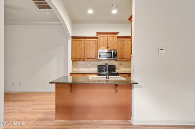 Foto del edificio - 329 Chimney Rock Blvd