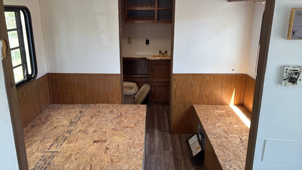 Foto principal - 622 N Beach St