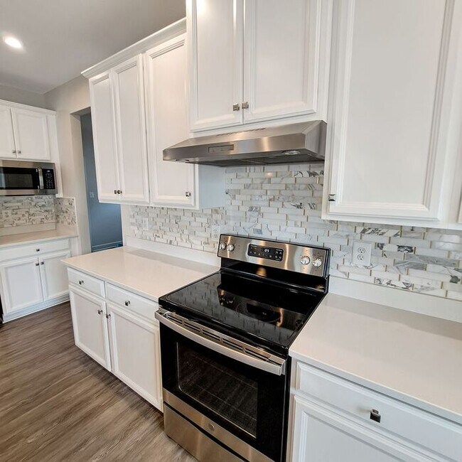 Building Photo - Amazing 4/Bedroom, 3.5 Bath SFH in Brentwo...