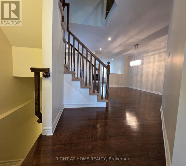 Photo du bâtiment - 322 Kippen Pl