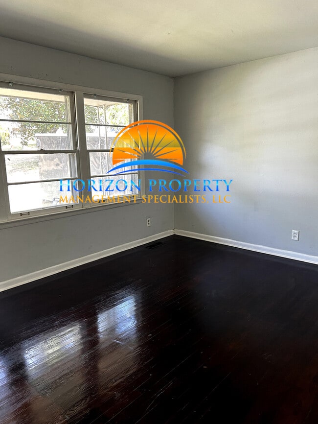 Foto del edificio - 4604 Lakeview Dr NW