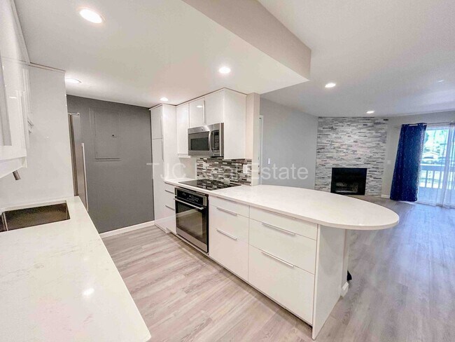 Photo - 8335 Fairmount Dr Apartment