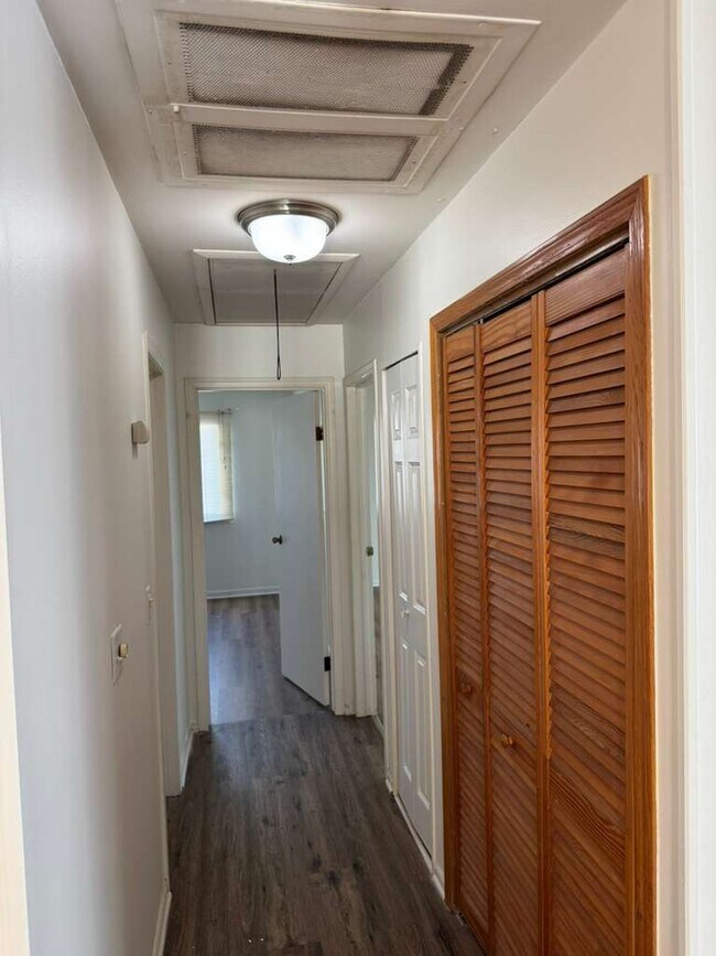 Foto del edificio - 1485 Quaker Ln