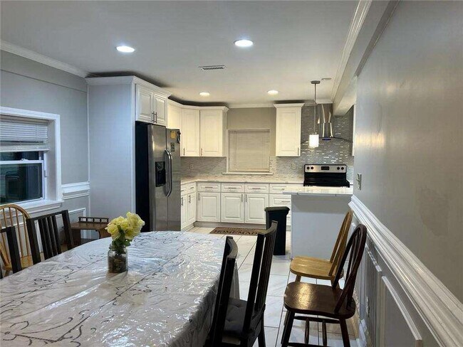 Foto del edificio - 3415 Glensford Dr