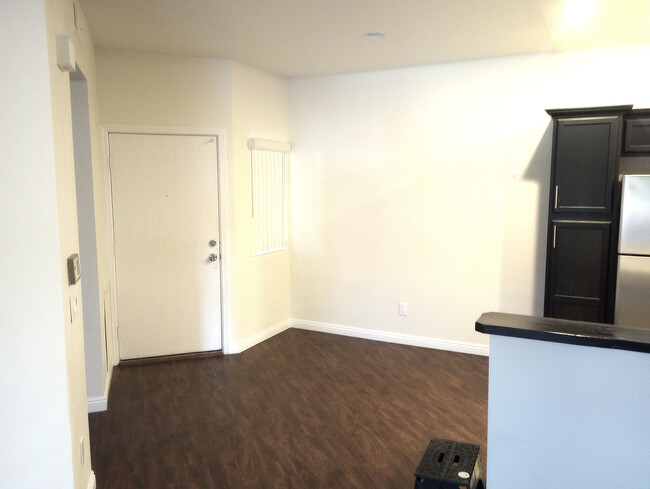 Spacious entry/dining area - 17161 Alva Rd