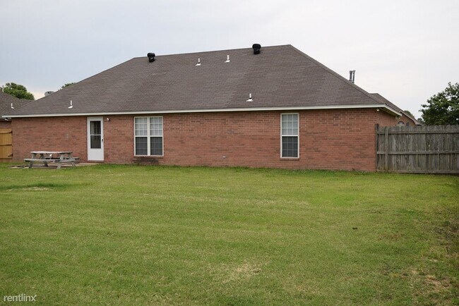 Building Photo - 3 br, 2 bath House - 609 Sumac