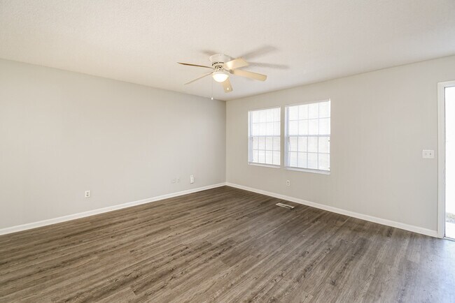 Foto del edificio - 124 Raintree Dr