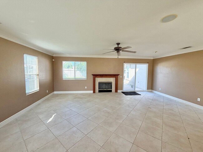 Building Photo - Bright & Spacious Escondido Home with Fireplace, Backyard & Garage