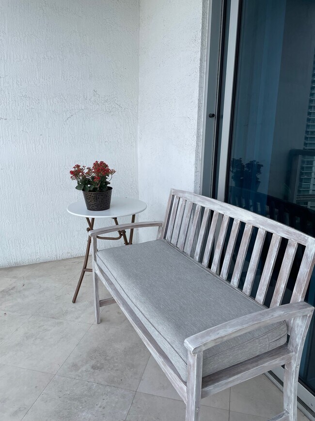 Foto del edificio - 185 SW 7th St