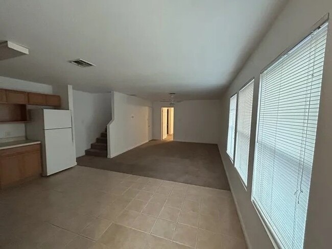 Building Photo - Super Affordable 3 bedroom, 2.5 bathroom w...