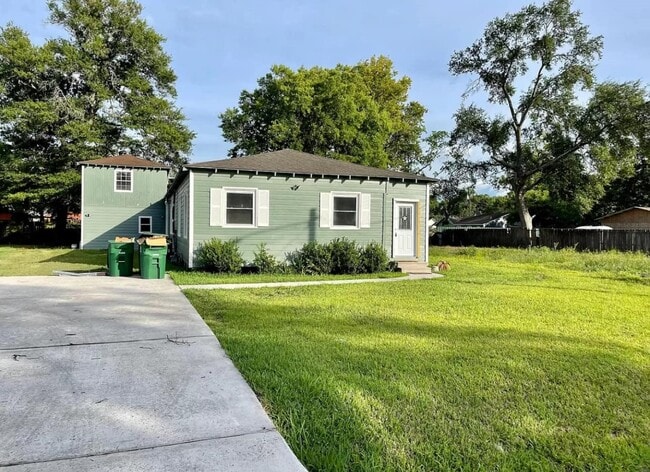 Foto del edificio - 8704 Lanewood Dr