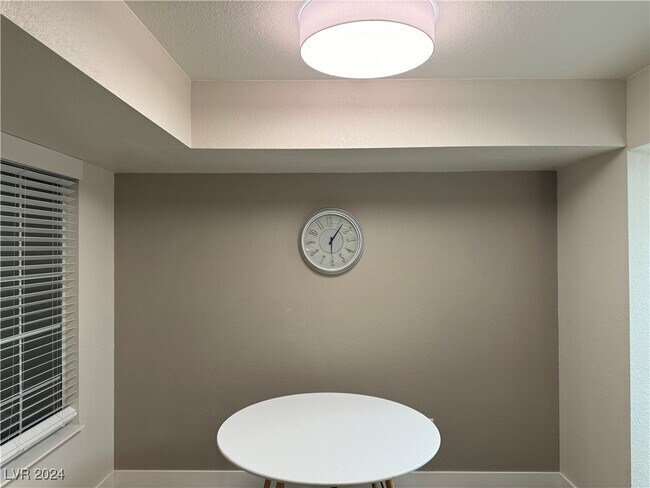 Building Photo - 1900 Villa Palms Ct