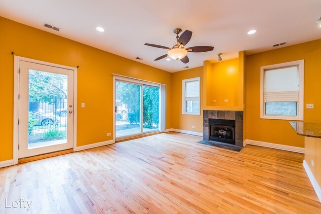Foto del edificio - 2442 W Harrison St