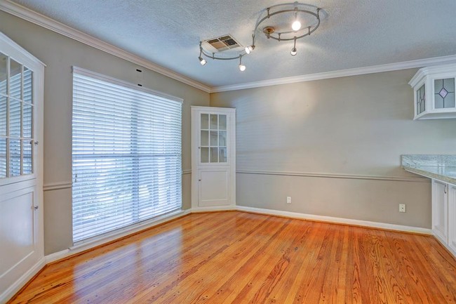Building Photo - 12134 Tara Dr