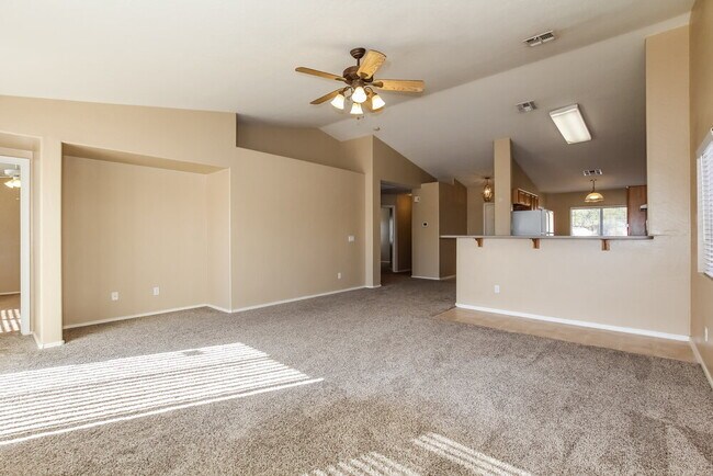 Foto del edificio - 16259 W Lupine Ave